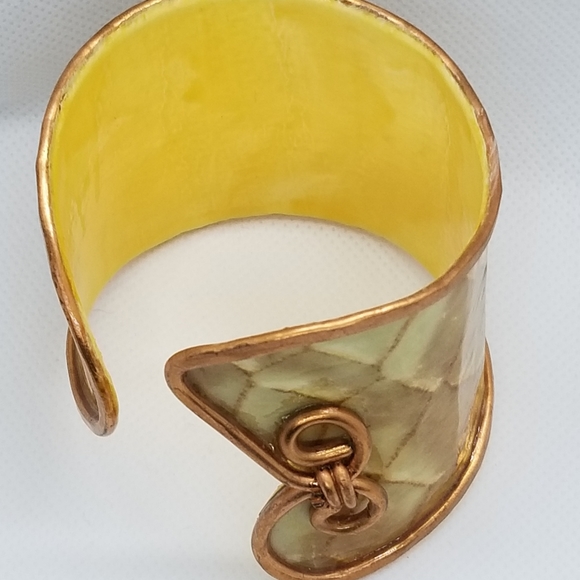 E Snake Skin Cuff Yellow Interior - Picture 9 of 10